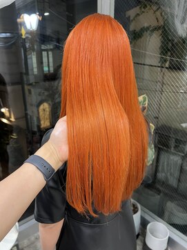 ジーナ オモテサンドウ(XENA) ケアブリーチでオレンジ