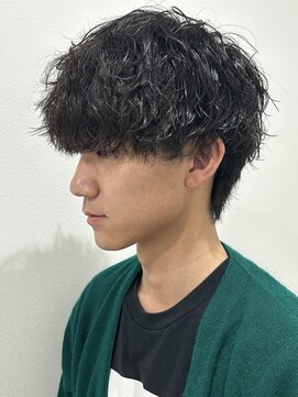 ヒュイル バイ ニアウ(Hwyl by Niau) メンズマッシュツーブロックシャドウパーマニュアンスパーマ眉毛