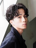 カライングドゥ(ing deux)&nbsp;スーツ短髪ツーブロック束感モテる黒髪シークレットパーマ流行