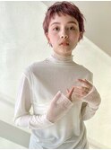 コーラルピンクのベリーショートで個性豊かに