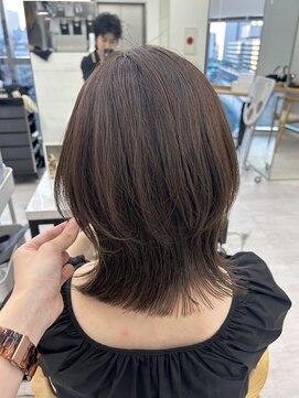 ビューナゴヤ 名駅(VIEW NAGOYA) レイヤーカット/外ハネレイヤー/くびれヘア/オリーブベージュ