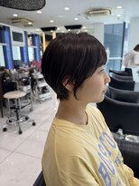 丸みシルエットの大人ショートヘア
