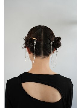 ヌー 代官山(nuu) タイトアレンジ/お団子ツイン/三つ編み/韓国/結婚式参列/代官山