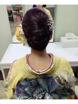 ヘアーアンドメイク トミー(Hair&Make Tommy) 夜会巻き