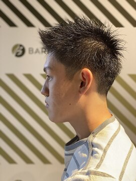 バーバーバー 八広(BARBER-BAR) 年齢問わない大人のショートスタイル