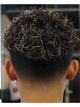 ワンワンオー バーバーショップ 博多店(@110 BARBER SHOP) テーパーフェードスタイル