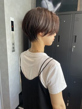 バックス(BUCKS) 【暗髪でも可愛い!】くびれショートヘア