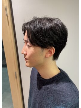 ソロ(soLo) 刈り上げなしセンターパート　ビジネスシーンにおすすめ！