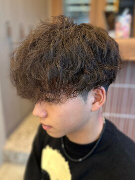 エリマバイフィフス 調布(elima by fifth) 再現性高い波巻きスパイラルパーマ×刈り上げマッシュ