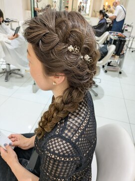 アブニール 我孫子(AVENIR) およばれヘアアレンジ