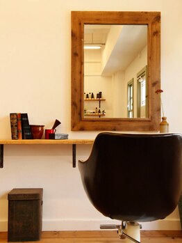 オミノ ominoの写真/15坪の隠れ家。アンティークと香りに包まれ、周りを気にせず過ごす大人の休息時間を。