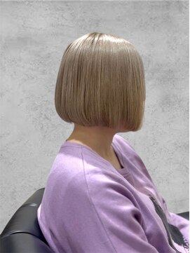 アフロディーテ(Aphrodite) 切りっぱなしラインが可愛いミニボブ/ミルクティーベージュ