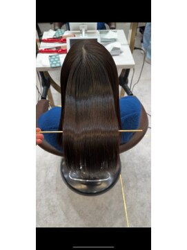 ロンドルピナス 小倉(Lond Lupinus) ミディアムレイヤーカット/似合わせカット/大人ガーリー/20代