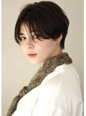 センターパート　前髪長め　黒髪　ショートヘア　