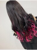 インナーカラー黒髪ピンクゆるふわロングビビッドカラー