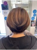 襟足スッキリショートボブ＋インナーカラー