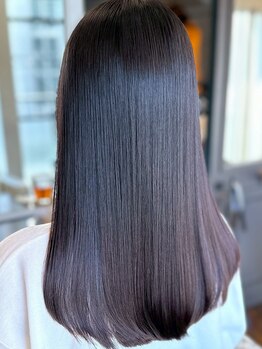 エラ(ELLA)の写真/一人一人の髪質に合わせて薬剤を選定。今までにない艶感を体験してみてください《フローディアTr取扱◎》