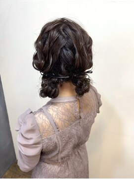 リラ(Lila’s) ツイン/お団子アレンジ/ツインお団子/結婚式ヘアセット/アレンジ