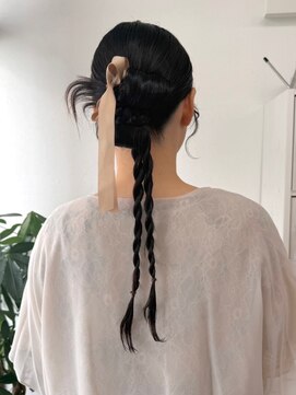 ルーナ(Luna) スーパーロングさんの艶々リボンカチモリヘア