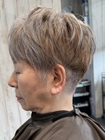 アースエレガンス 田町店(EARTH Elegance)&nbsp;刈り上げショート×白髪ぼかしカラー