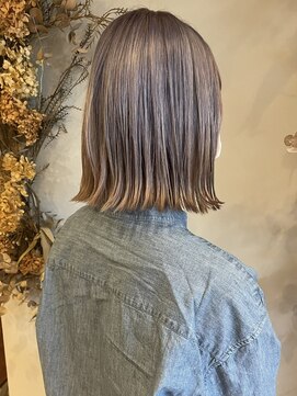 ヒトイロ(hitoiro) ハイトーン × 切りっぱなしボブ