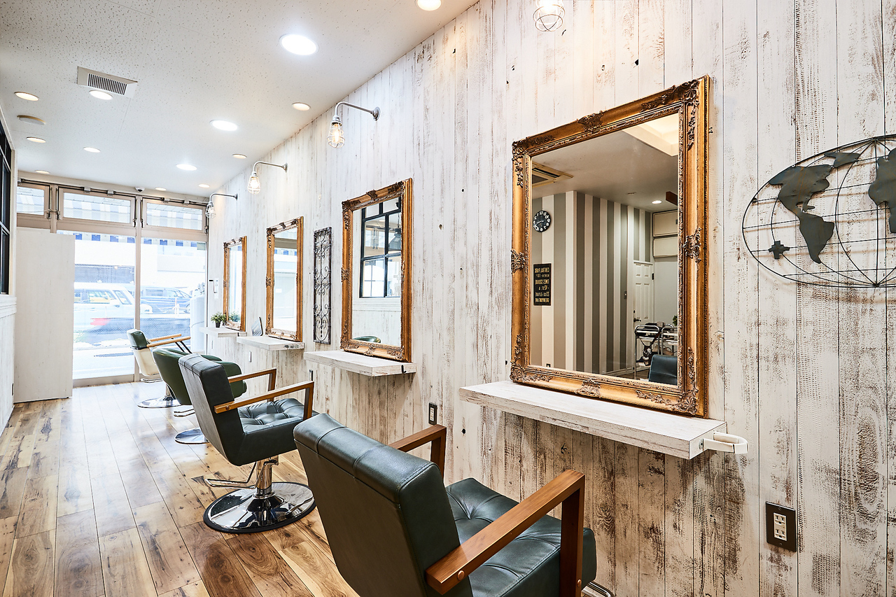 Ursus hair Design by HEADLIGHT 鎌ヶ谷店【アーサス ヘアー デザイン】