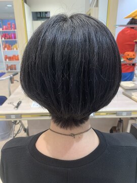 アッシュ 仙川店(Ash) 黒髪ショートボブ前下がりショートヘア多毛クセ毛前髪あり40代