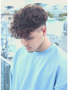 ジジバイワースホワイル(jiji by WORTH WHILE) リバースセンターパート刈り上げセンターパートサーフカール