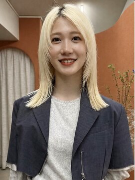 ノーム(norm) ミディアムレイヤーハッシュカットレイヤーカットレッドブラウン