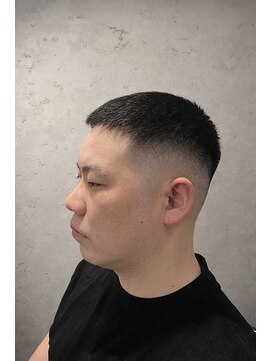 ワンワンオー バーバーショップ 長浜店(@110 BARBER SHOP) ショートクロップ×スキンフェードで魅せる、都会的ミニマリズム