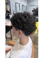 スタジオシージェー(Studio CJ) スペインカール風パーマカット
