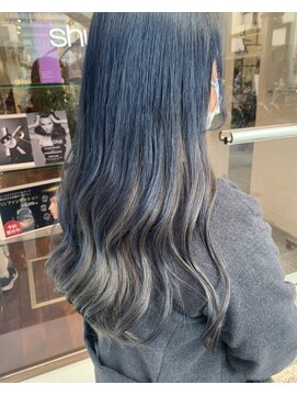 カッツ 元町店(CUT S) ブルー×シルバーカラー