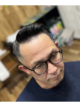 ピシャッとニ代目銀二郎 スキンフェードカット