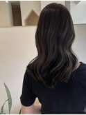 暗めグレージュ×切りっぱなしロング