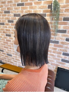 スペックホルダー(Spec Holder) デザインカラー大人の艶ボブスタイル