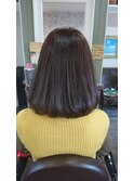 ミディアムボブで女性らしさアップ♪くすみカラーで透明感も！