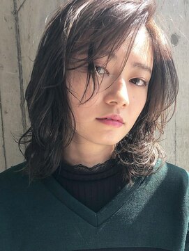 セラ(SERA) やわらかミディアム/ニュアンスカール