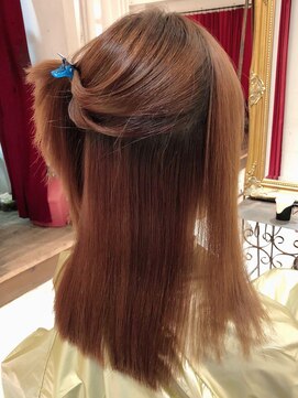 大嶋直樹の美容室 表参道 高難易度縮毛矯正＝手で乾かしただけです。本当です。