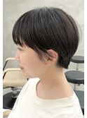 耳掛け厚めバング丸みマッシュショート黒髪ひし形（徳竹）