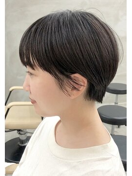 ソーコ 渋谷(SOCO) 耳掛け厚めバング丸みマッシュショート黒髪ひし形（徳竹）