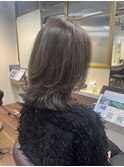 くすみマットベージュのレイヤーミディアム