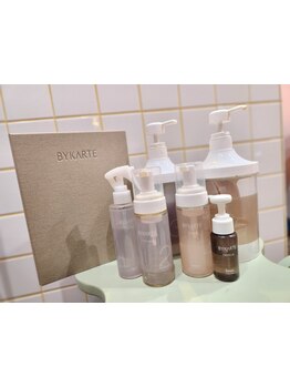 髪質改善トリートメントが人気♪髪の内側から徹底補修し、指通りなめらかな艶やかな美髮へ…。