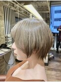 大人かわいいアッシュカラー/マッシュショート