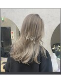 ベージュ