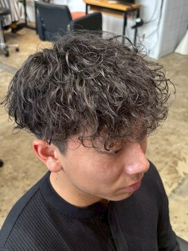 ジェットブラックキューサンロク(JET BLACK 936) 履歴のツイスパをアップデートする波巻きパーマ