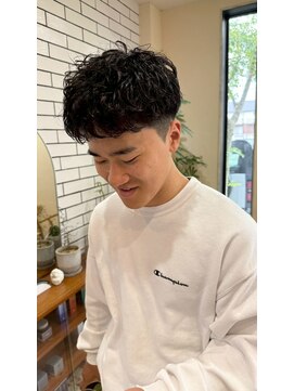 シフト(SHEEFT) スパイラルパーマ波巻きパーマ韓国黒髪マッシュ刈り上げ