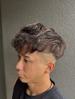 ヤスムラ(YASUMURA)&nbsp;外国人風のウェーブと全体を明るくした今大注目のスペインカール