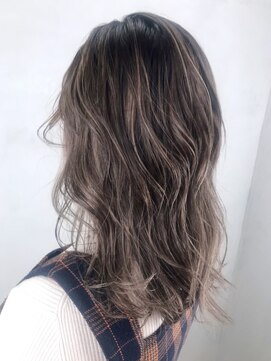 アルバム 銀座(ALBUM GINZA) ハイライトミディ_ローライトスリークボブ厚めバング_ba281752