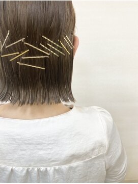 ファム(femme) ピンアレンジミディアムボブ