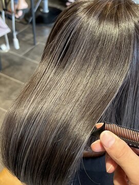 アイコニック 日進梅森台店(ICONIQ) 白髪ぼかし/超音波トリートメント/ハイライトシルバー